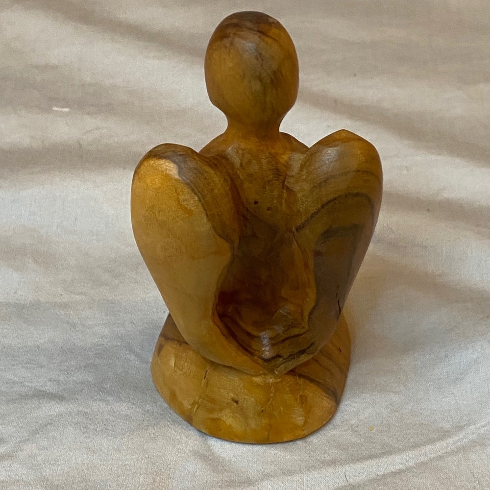Hand Carved Wooden Angel Figurine Signed Carolyn Parrish‎ Folk Art - Picture 2 of 4